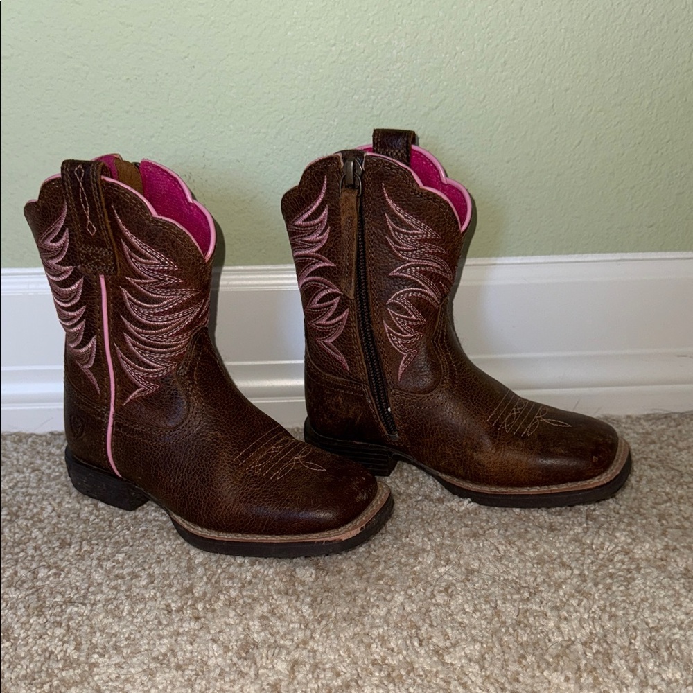 Ariat Kids Western Boots in Brown and Pink